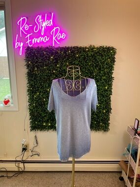 🐶Gigi Moda Light Blue Women's V-Neck Tee